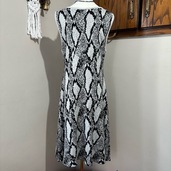 Torrid Elegant Black Snakeskin Print Sleeveless Sweater Dress Size 10 - Picture 4 of 11